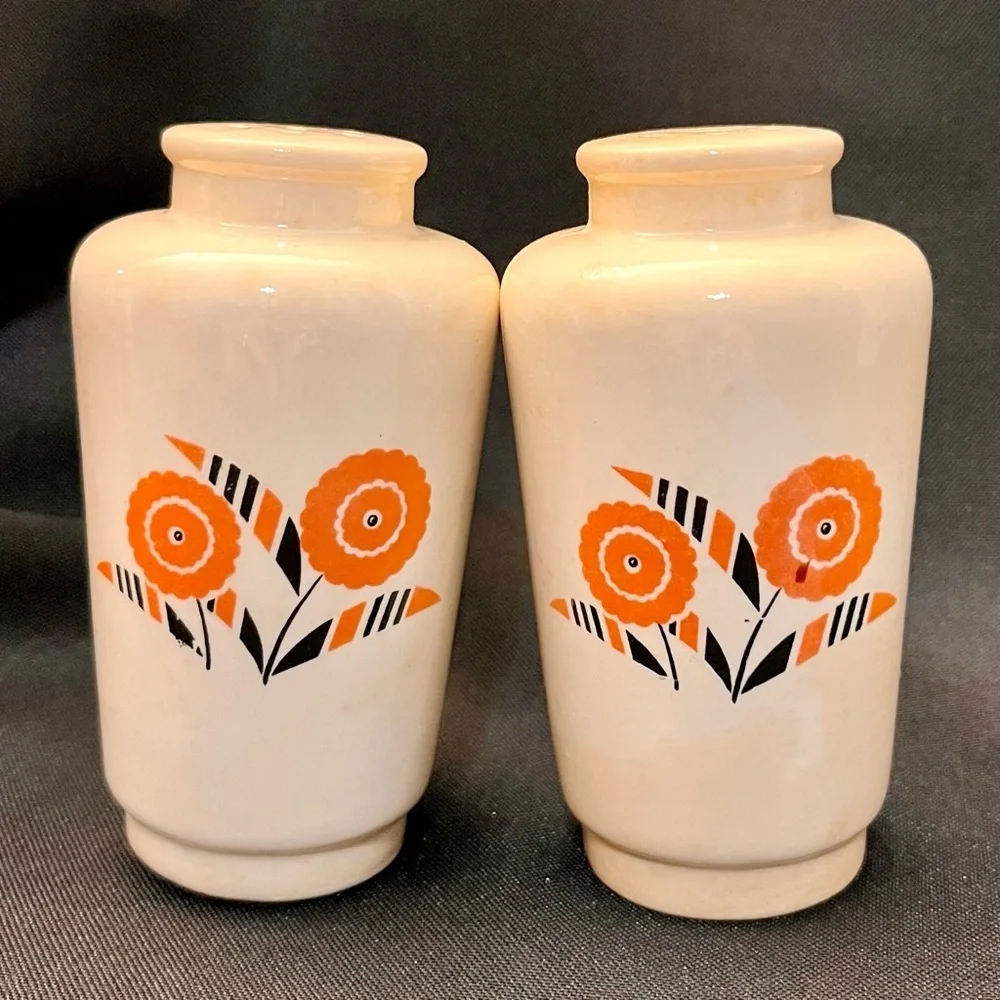 VTG Universal Potteries Seminole Salt & Pepper Shakers Art Deco Orange Kitchen